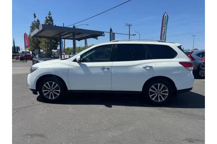 $9998 : 2016 Pathfinder SV image 10