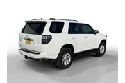 $36144 : Toyota 4Runner 2024 4x4 SR5 thumbnail
