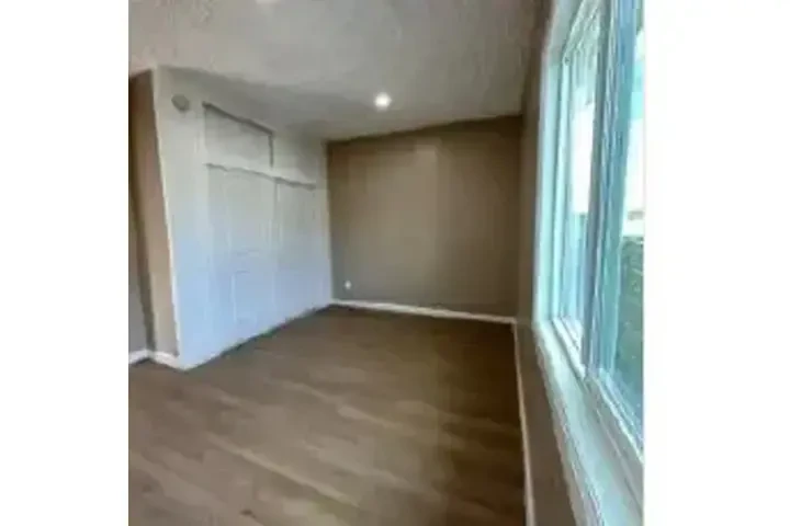 RENTO APTO. EN EAST L.A. image 7