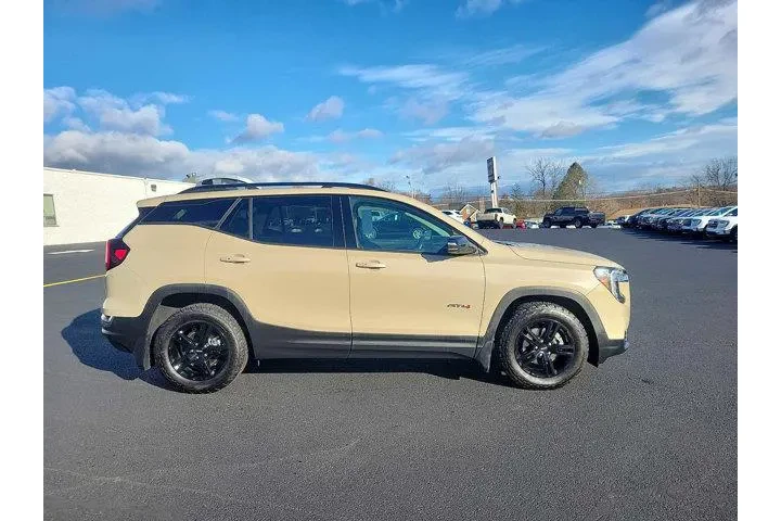 $24766 : GMC Terrain 2022 AWD AT4 4dr image 7