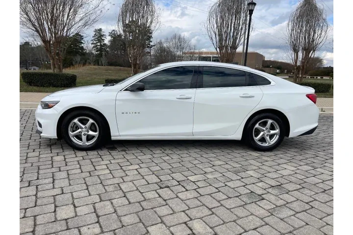 $6999 : 2017 Malibu LS image 8
