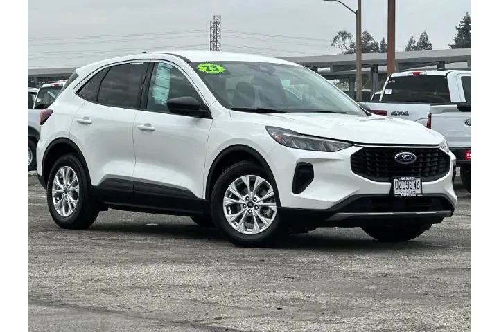 $23440 : Ford Escape 2023 Active 4dr image 1