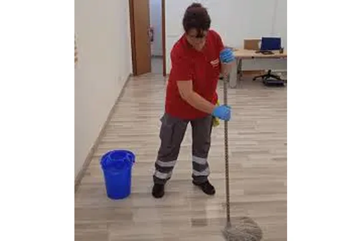 Se necesita LIMPIADORES image 1