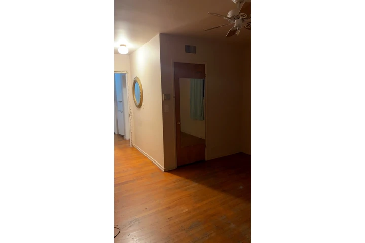 $900 : Se Renta 1 Cuarto En Tarzana image 2