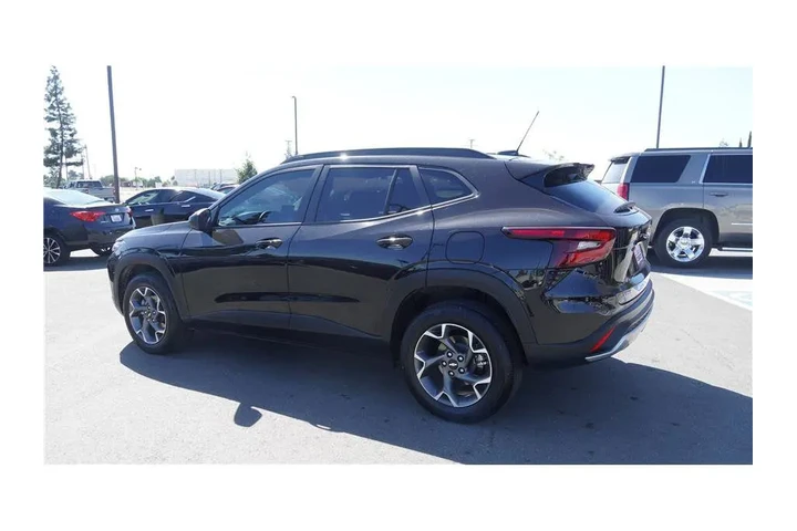 $21600 : 2025 Trax LT image 8