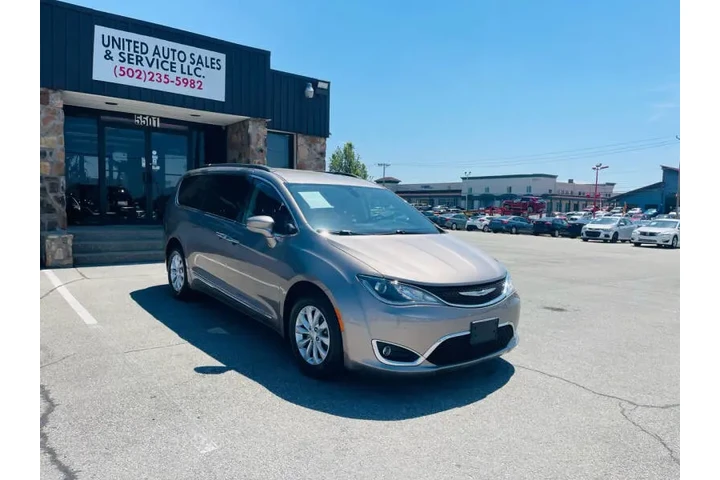 $11999 : 2017 Pacifica Touring-L image 9