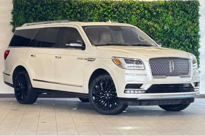 $33366 : Lincoln Navigator L 2018 4x4 image 2
