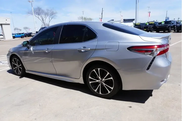 $10488 : Toyota Camry 2019 SE 4dr Sed image 4