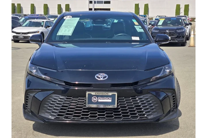 $33888 : Toyota Camry 2025 SE 4dr Sed image 2