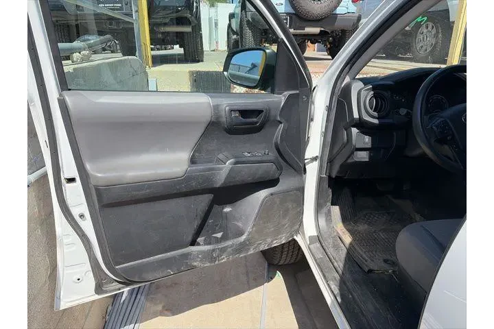 $27000 : Toyota Tacoma 2021 4x2 SR5 4 image 5