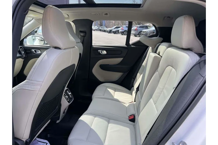 $31500 : Volvo XC40 2023 AWD B5 Plus image 9