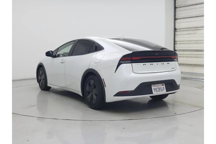 $27998 : Toyota Prius 2024 LE 4dr Hat image 2
