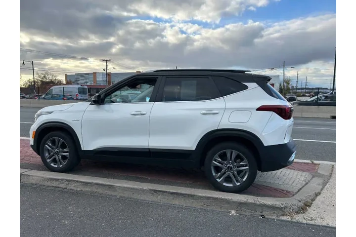 $16995 : 2022 Seltos S image 7