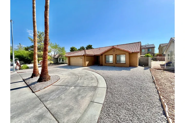 $1200 : North Las Vegas -Available image 2