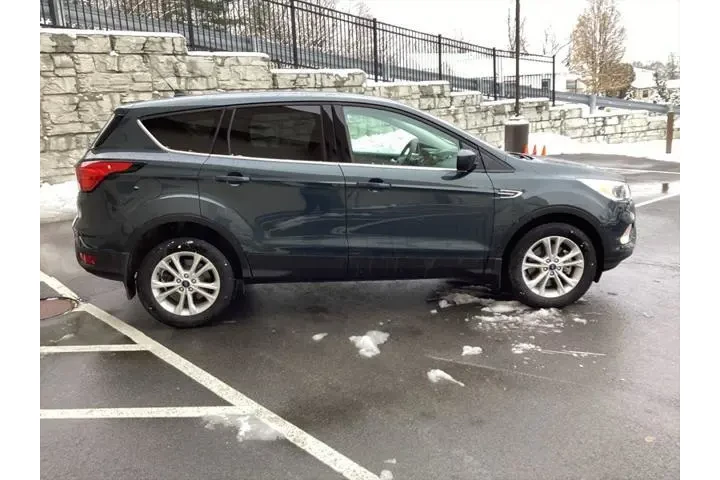 $16844 : Ford Escape 2019 AWD SE 4dr image 8