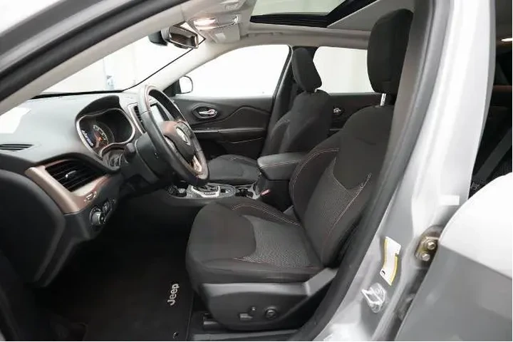 $14698 : Jeep Cherokee 2016 4x4 Latit image 7