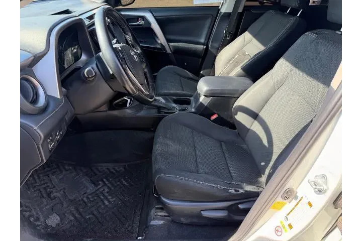 $14000 : Toyota RAV4 2017 XLE 4dr SUV image 9