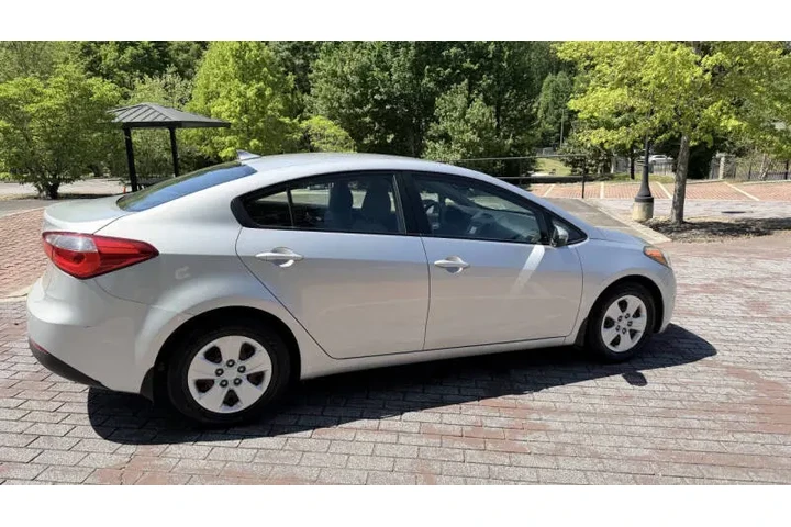 $4500 : 2016 Forte LX image 7