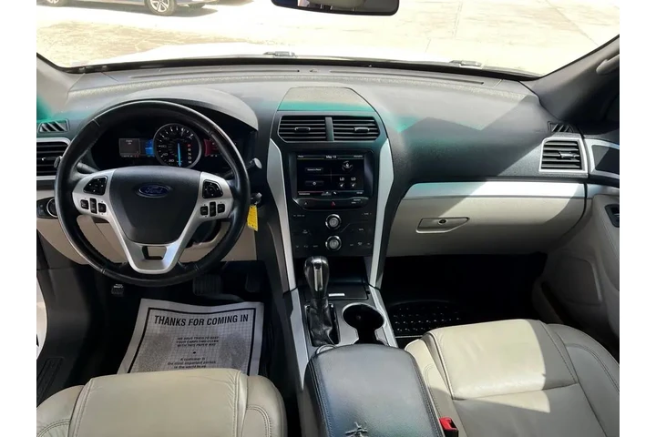 2015 Explorer XLT 4WD image 9