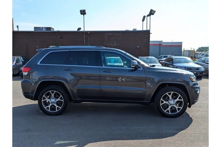 $18975 : 2018 Grand Cherokee Sterling image 4