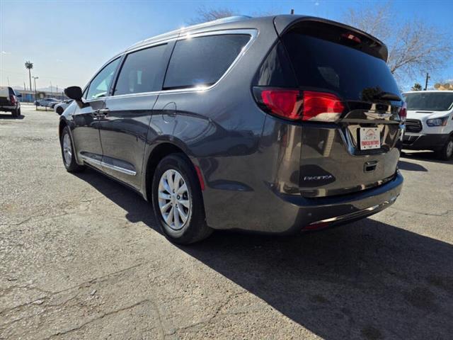 $13995 : 2019 Pacifica Touring L image 6