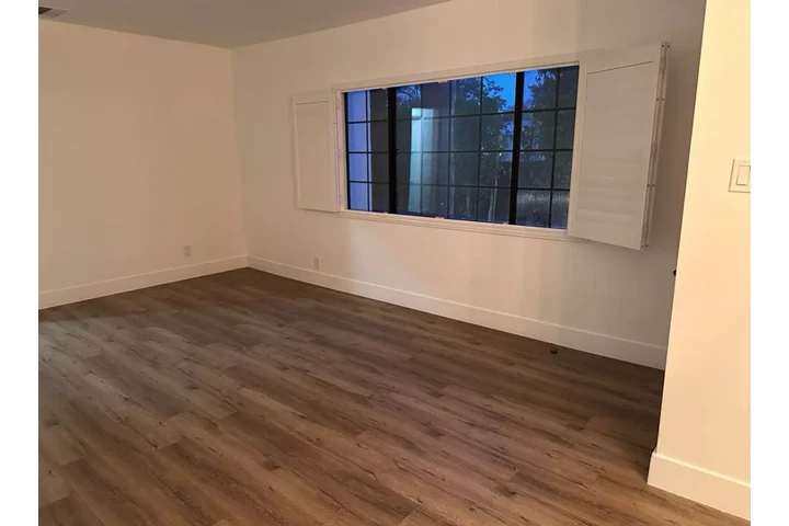 $2500 : 3 Bedroom House In Koreatown image 7