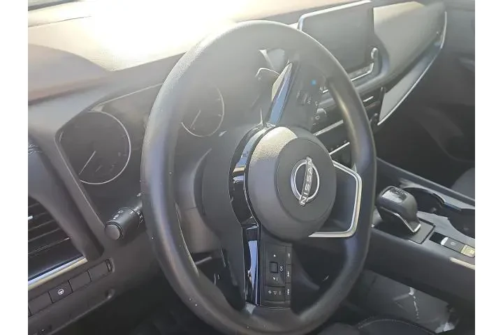 $18786 : Nissan Rogue 2022 SV 4dr Cro image 2