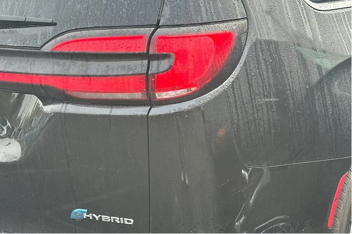 $32990 : Chrysler Pacifica Plug-In Hy image 6