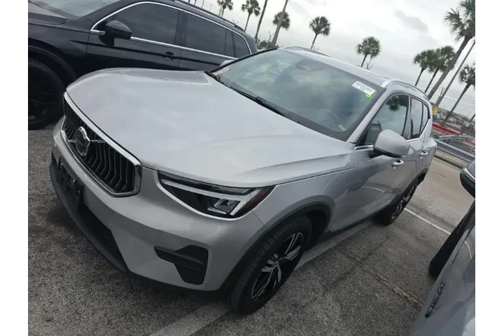 $27299 : Volvo XC40 2025 AWD B5 Core image 2