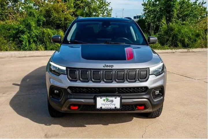 $18631 : Jeep Compass 2022 4x4 Trailh image 2