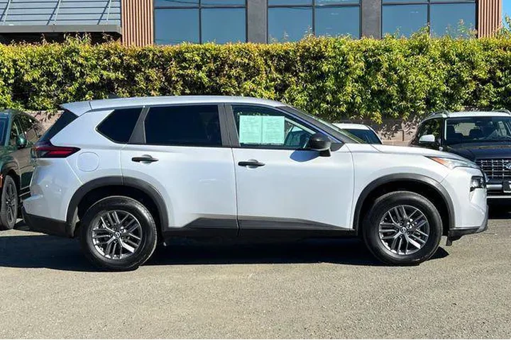 $17790 : Nissan Rogue 2024 AWD S 4dr image 3