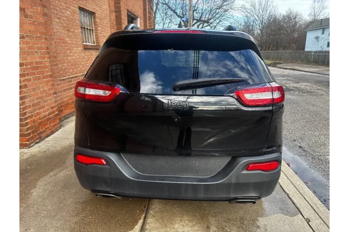 $10000 : 2017 Cherokee High Altitude image 4