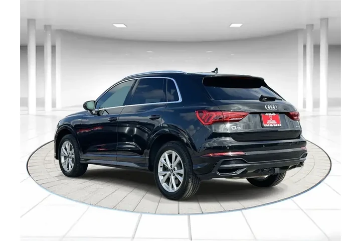$21140 : Audi Q3 2022 AWD quattro S l image 2