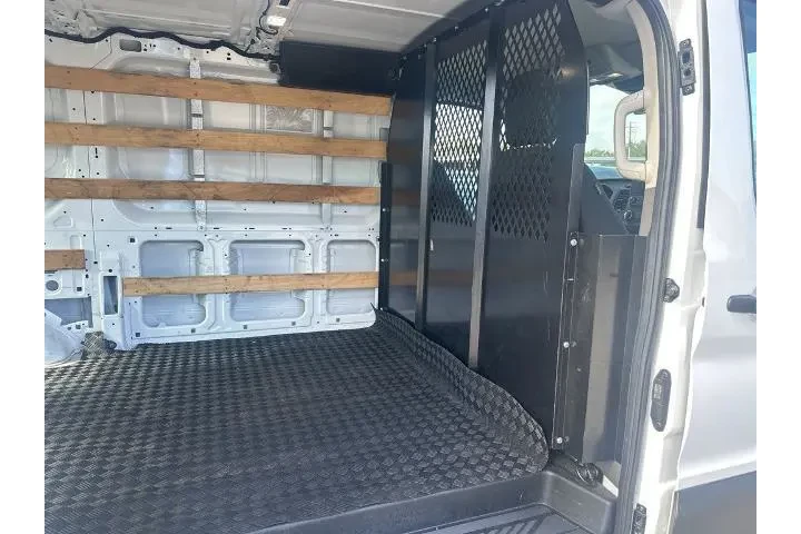 $33337 : Ford Transit 2024 250 3dr SW image 2
