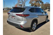 $32995 : Toyota Highlander 2023 LE 4d thumbnail
