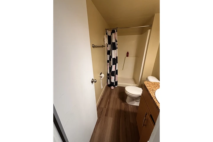 $1000 : Room for rent image 1