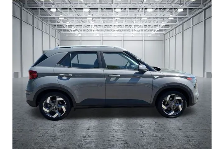 $17998 : Hyundai VENUE 2023 SEL 4dr C image 8