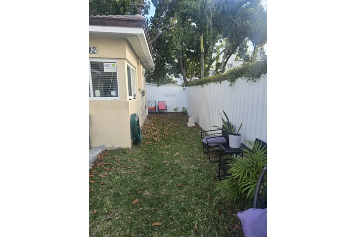 $1400 : Duplex casa image 2