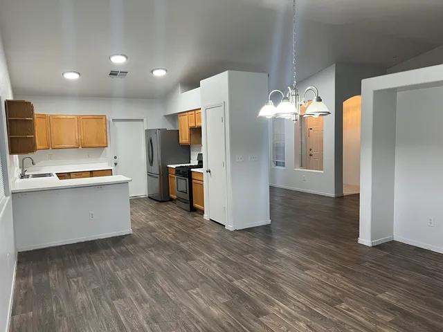 $1400 : North Las Vegas- Single Story image 2