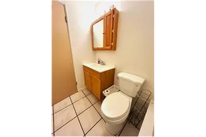 $595 : Rental property with 2 bedro image 8