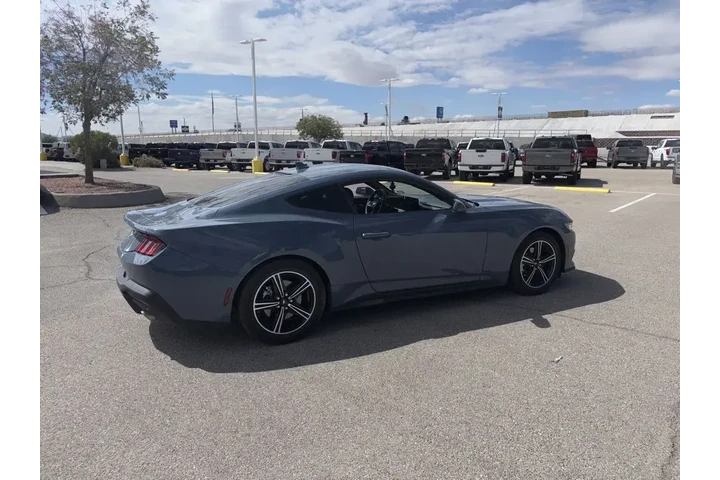 $32891 : Ford Mustang 2024 EcoBoost 2 image 8
