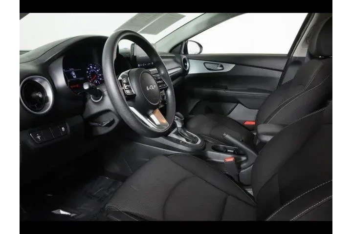 $19875 : Kia Forte 2023 LXS 4dr Sedan image 9