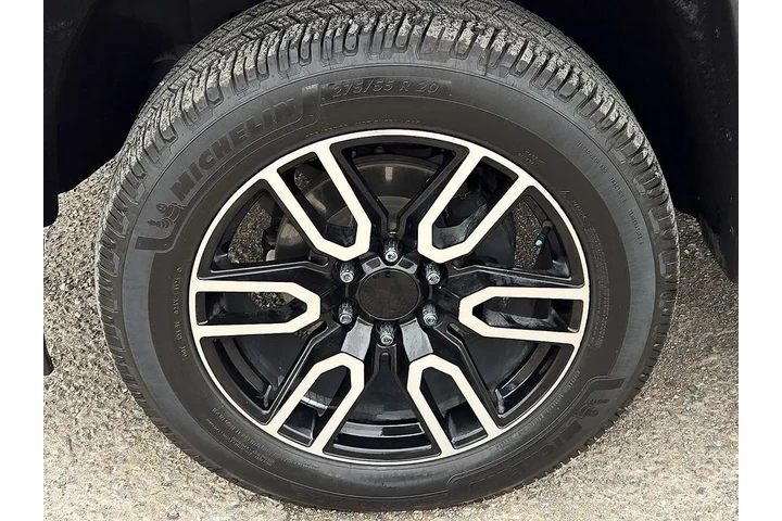 $31795 : GMC Sierra 1500 2018 4x4 SLT image 9