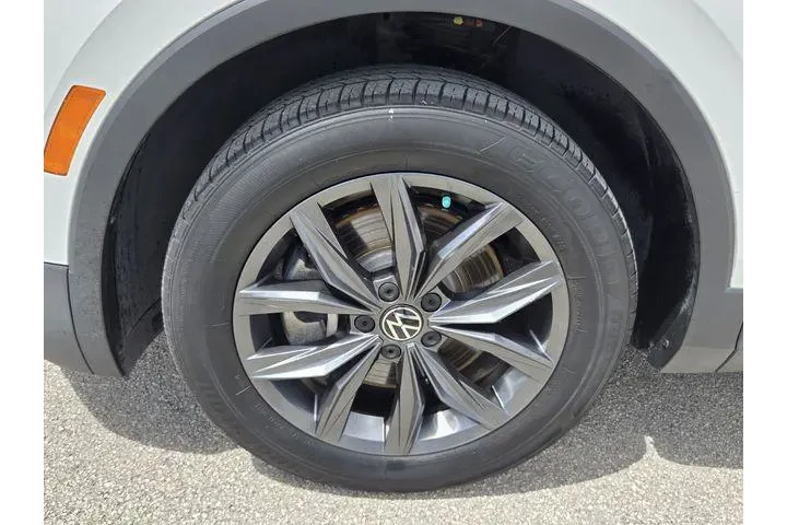 $17671 : Volkswagen Tiguan 2022 SE 4d image 9