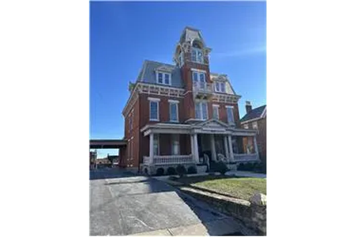 $1395 : Rental property with 1 bedro image 1