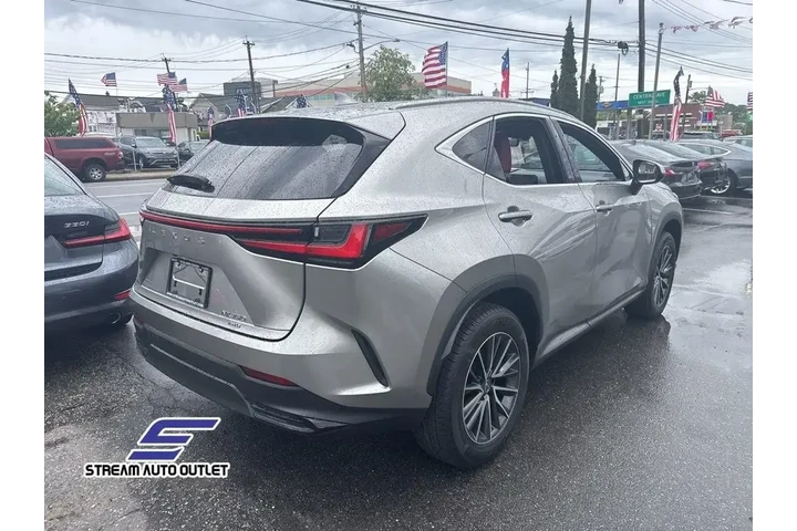 $33117 : Lexus NX 350 2022 AWD 4dr Cr image 8