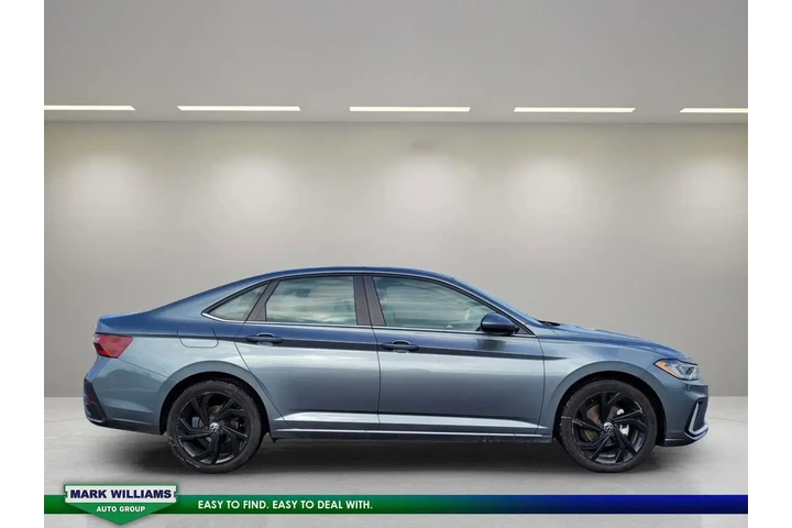 $22889 : Volkswagen Jetta 2025 SE 4dr image 9