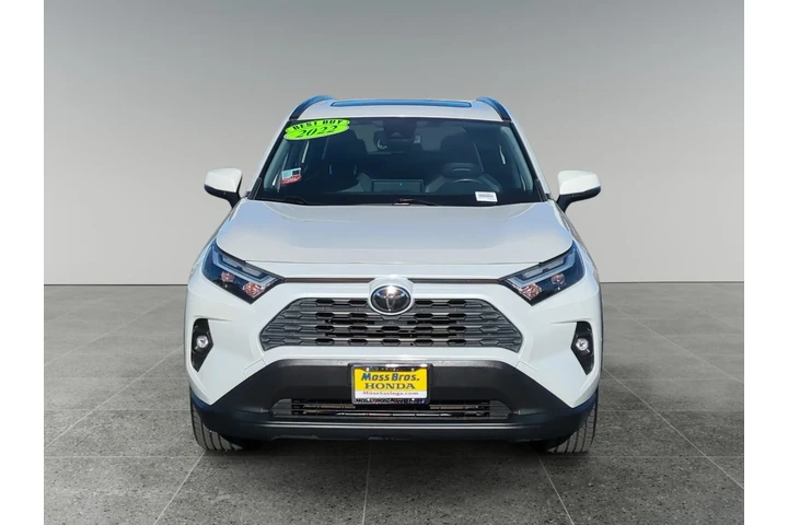 $29175 : Toyota RAV4 2022 XLE Premium image 8