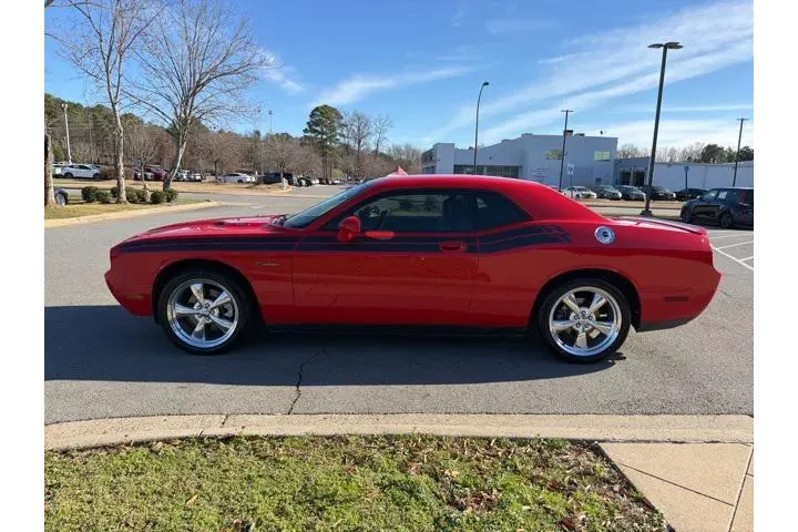 $15627 : Dodge Challenger 2010 R/T 2d image 4