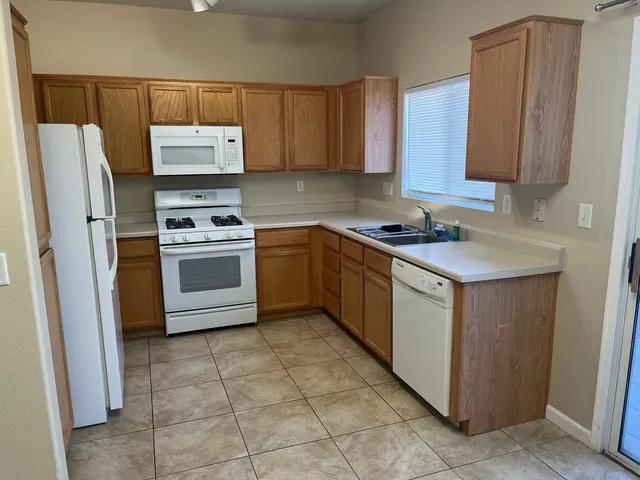 $1200 : North Las Vegas image 6